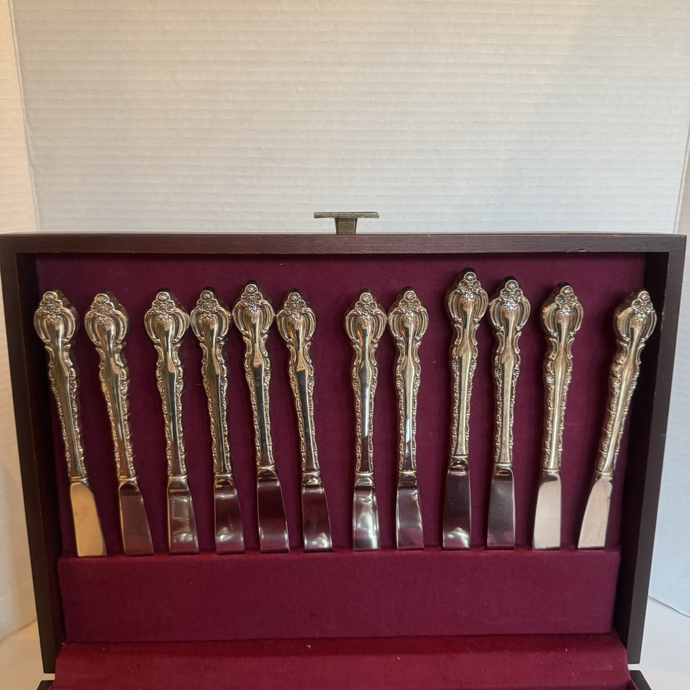 International Deepsilver SilverPlate Flatware Set 62 PCs 12 Servings Orleans Box - Picture 2 of 11